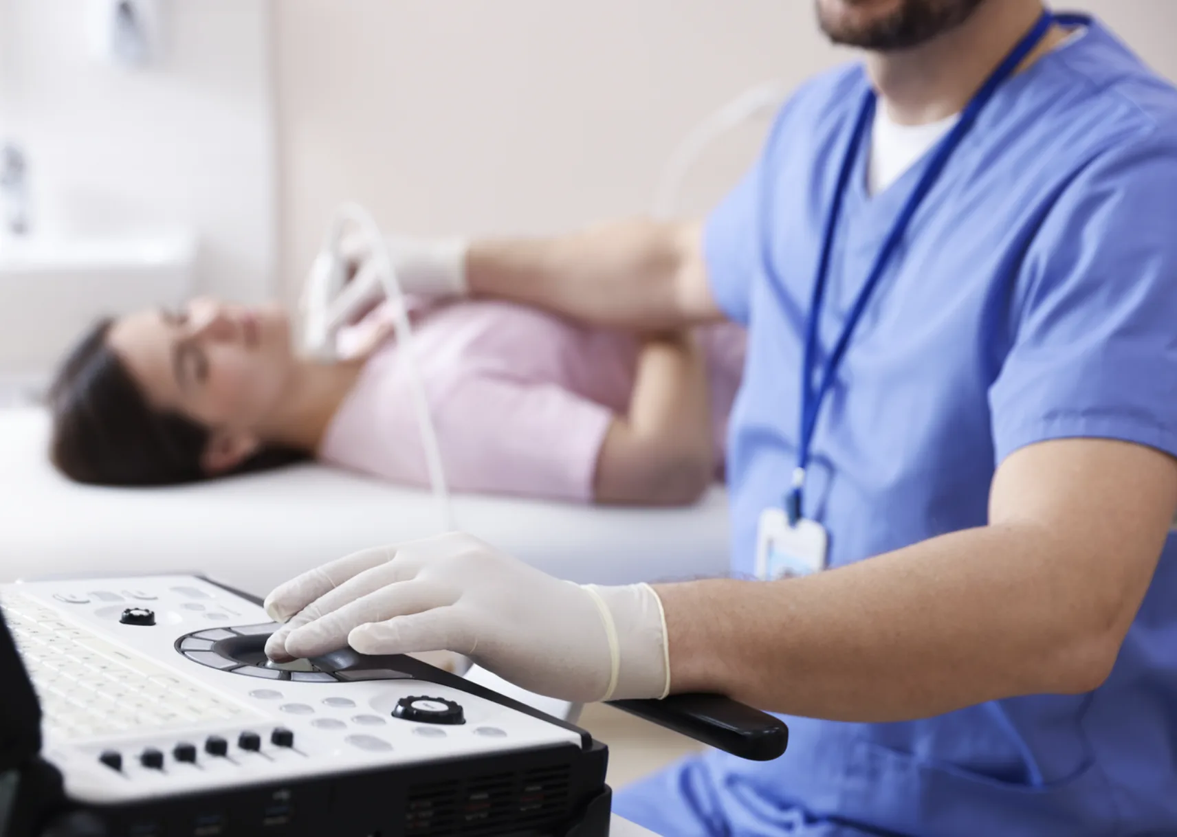 tratamiento mínimamente invasivo para nódulos tiroideos